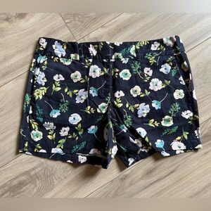LOFT NAVY FLORAL SHORTS **NWT**